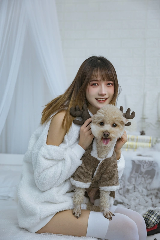 温馨少女与宠物们 - 兔子zzz不吃胡萝卜